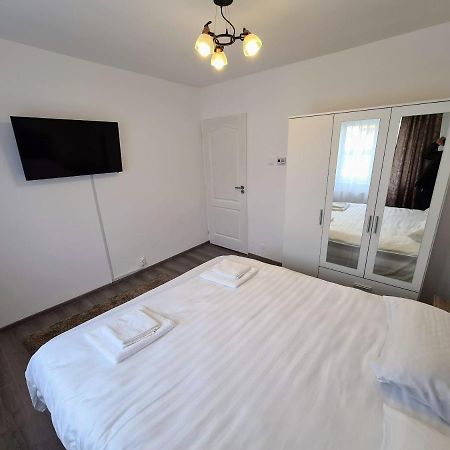 Spy Apartment Хацег Екстер'єр фото