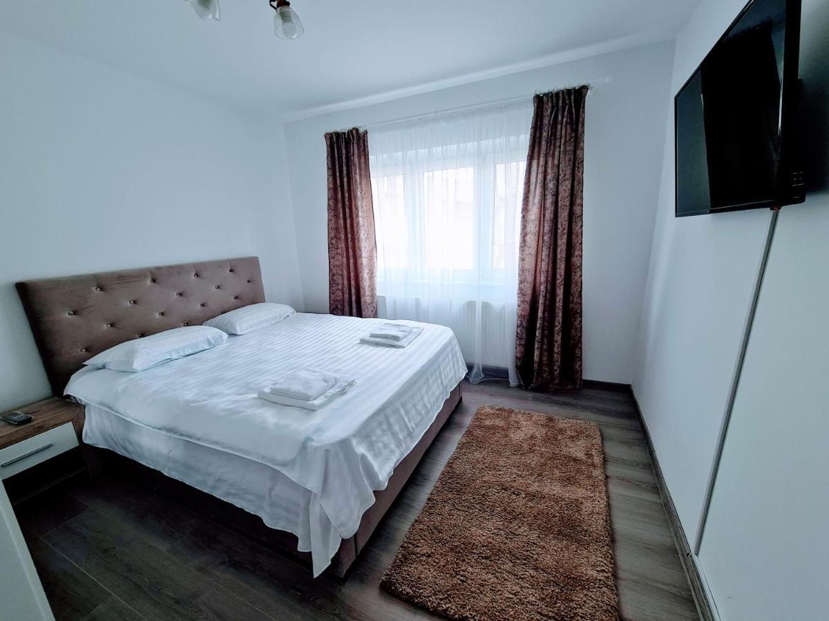 Spy Apartment Хацег Екстер'єр фото