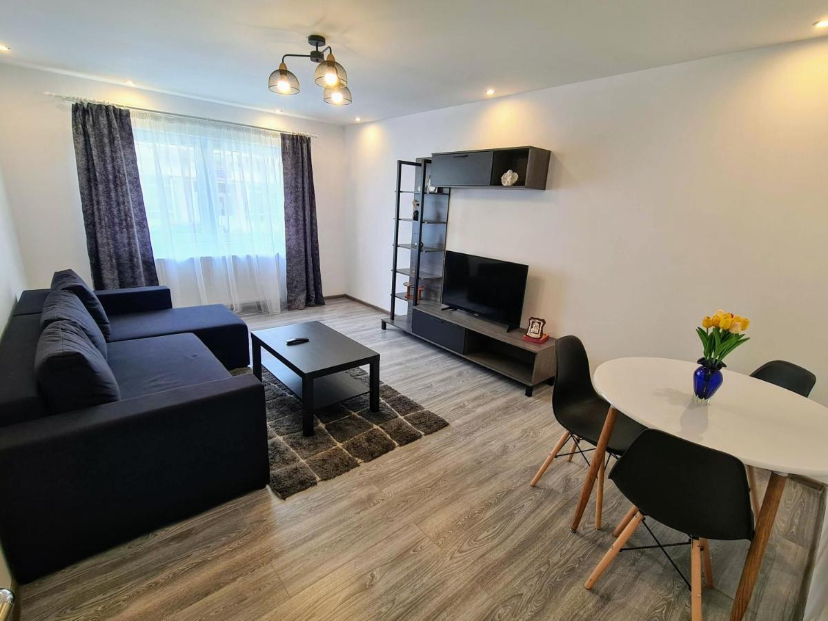 Spy Apartment Хацег Екстер'єр фото