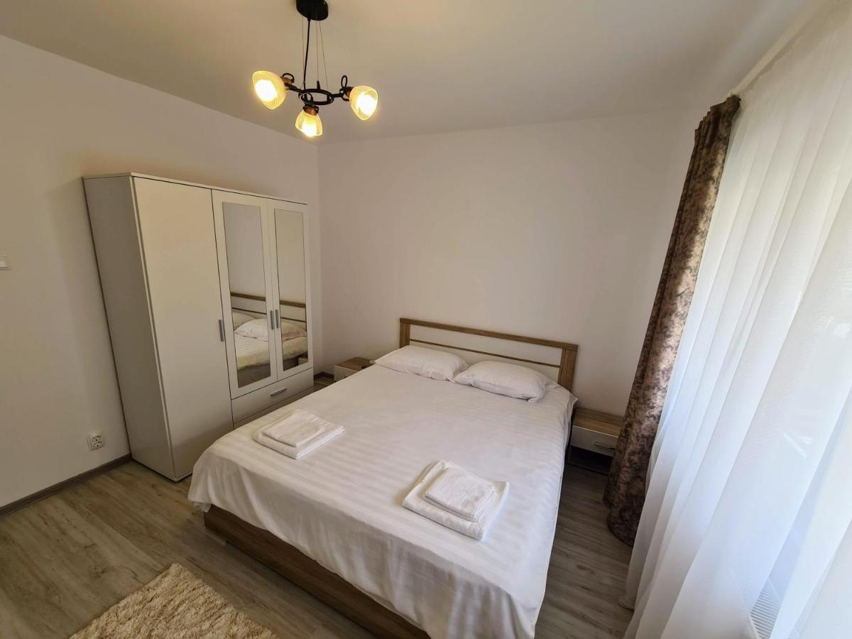 Spy Apartment Хацег Екстер'єр фото