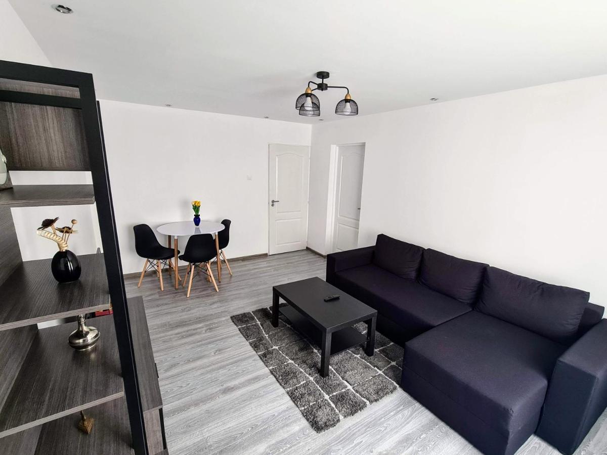 Spy Apartment Хацег Екстер'єр фото