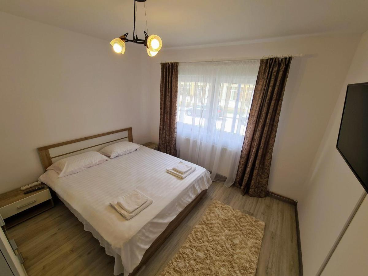 Spy Apartment Хацег Екстер'єр фото