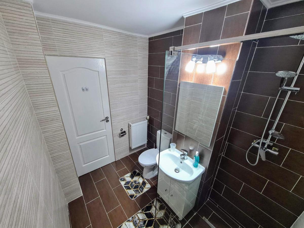 Spy Apartment Хацег Екстер'єр фото