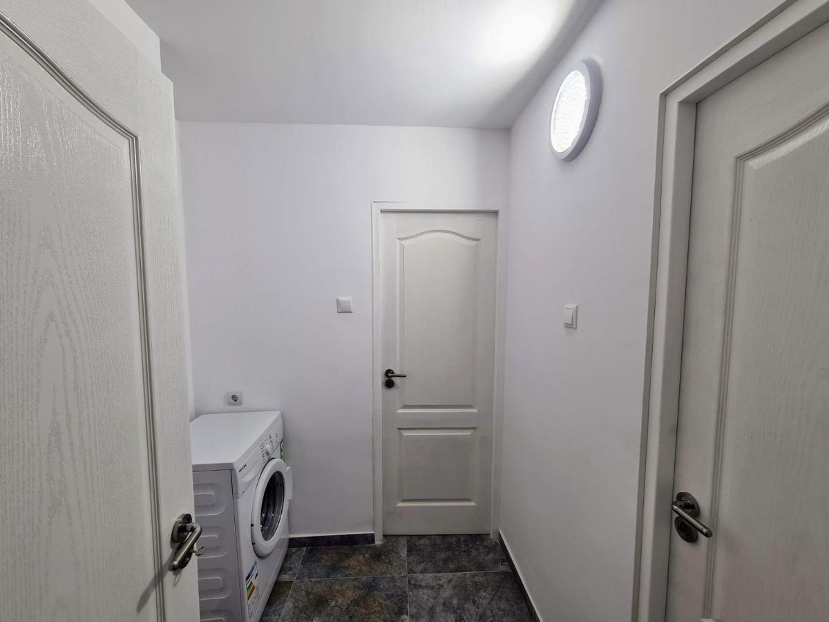 Spy Apartment Хацег Екстер'єр фото