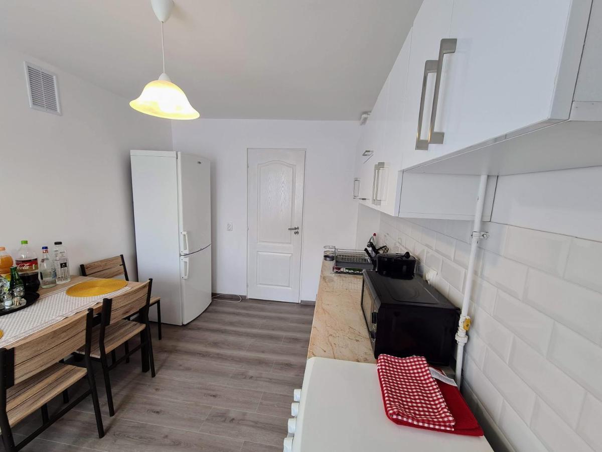 Spy Apartment Хацег Екстер'єр фото