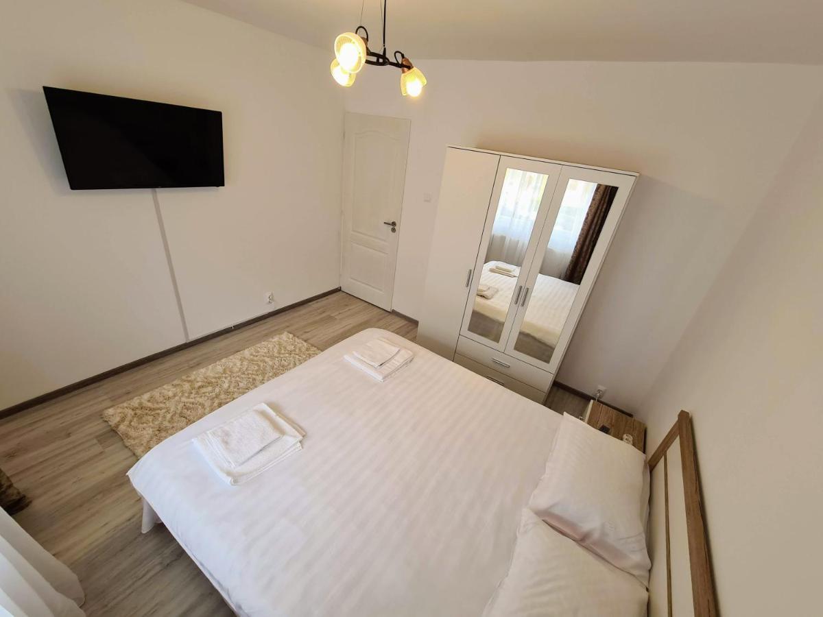 Spy Apartment Хацег Екстер'єр фото