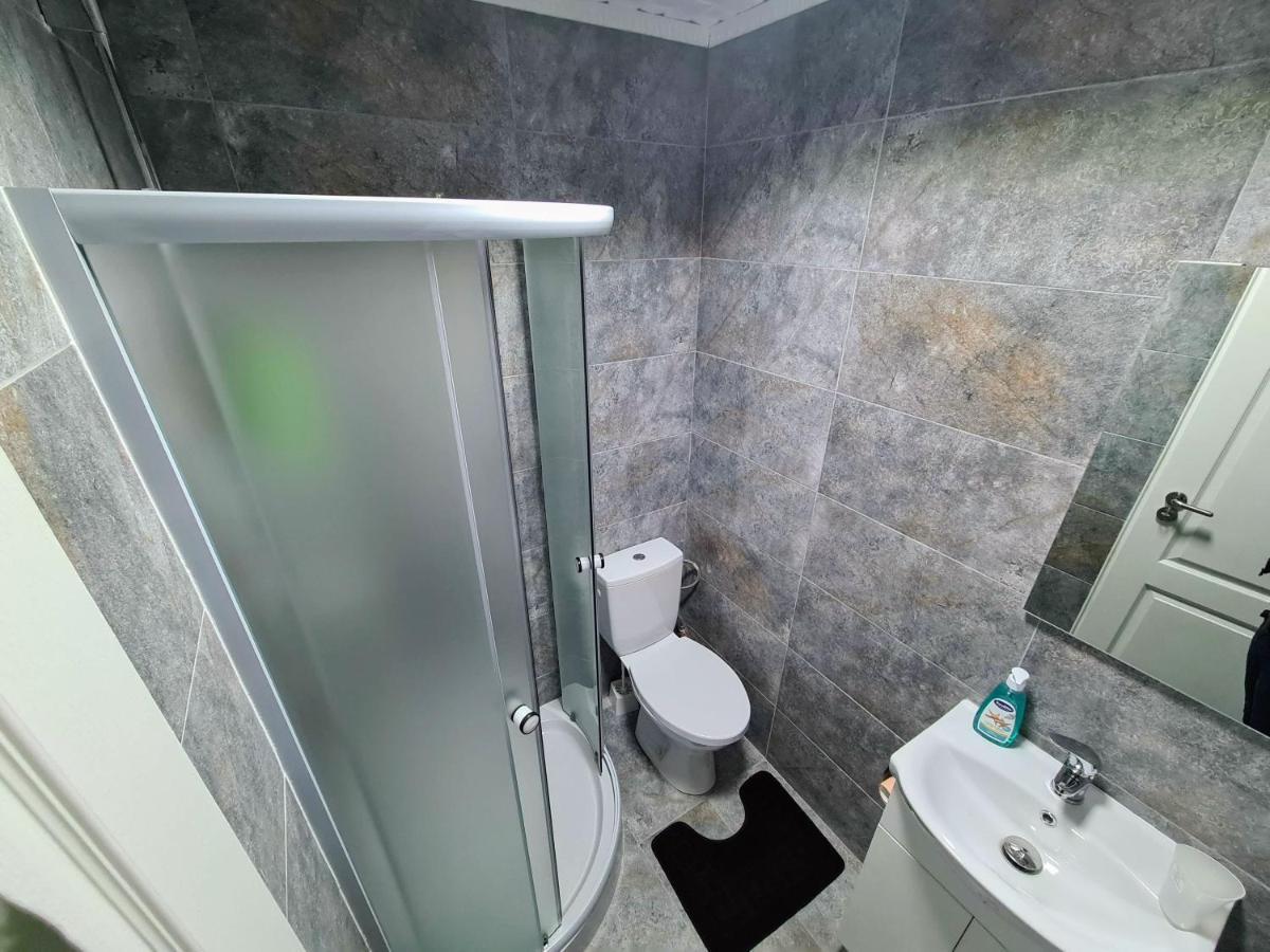Spy Apartment Хацег Екстер'єр фото